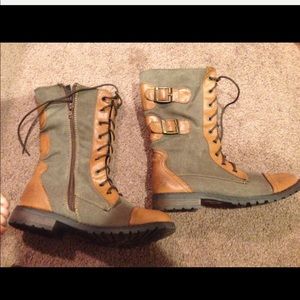 Canvas brown boots